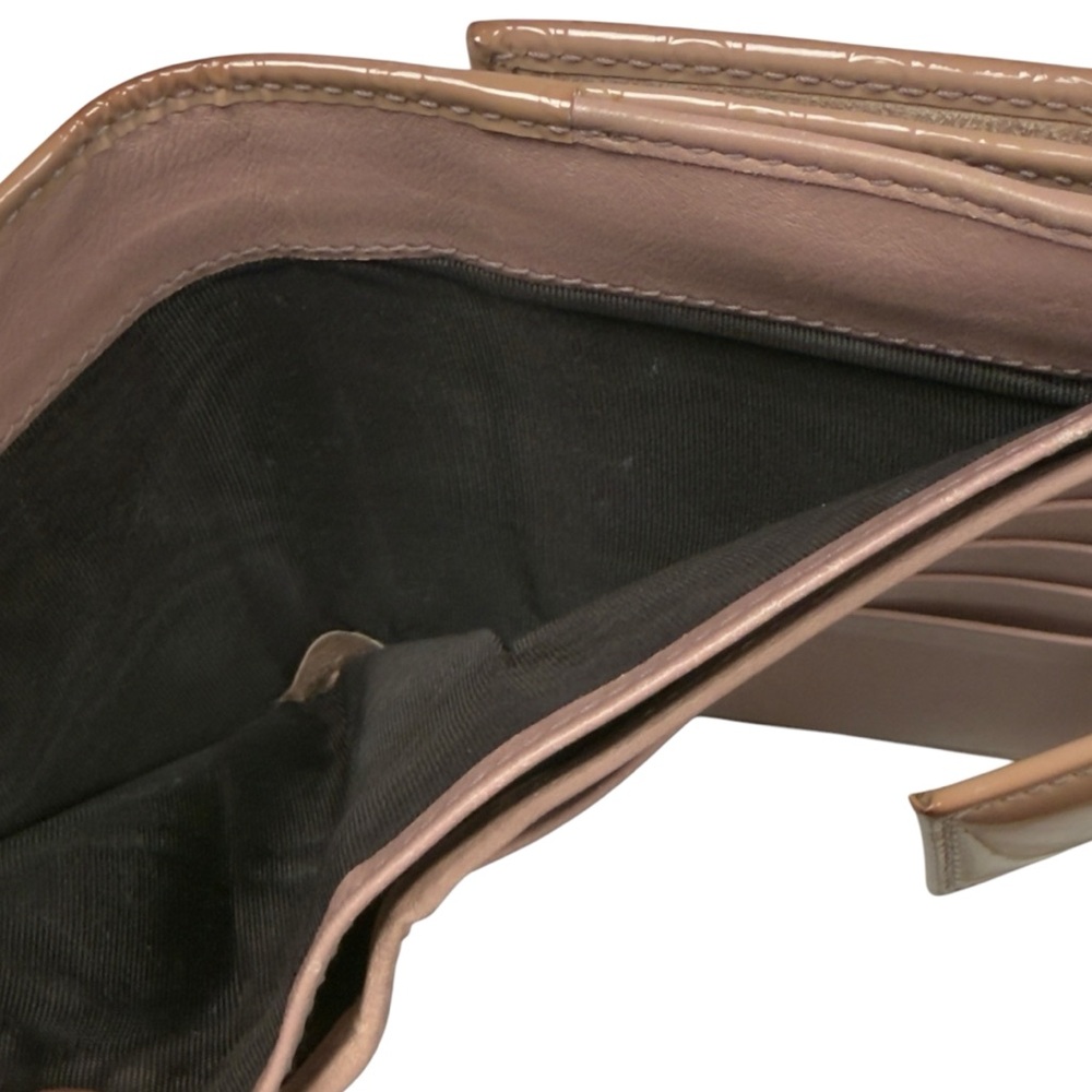 Authentic Gucci Beige Microguccissima Patent Leather Buckle French Small Wallet - Picture 6 of 15